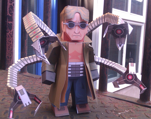 Papercraft imprimible del Doctor Octopus. Manualidades a Raudales.